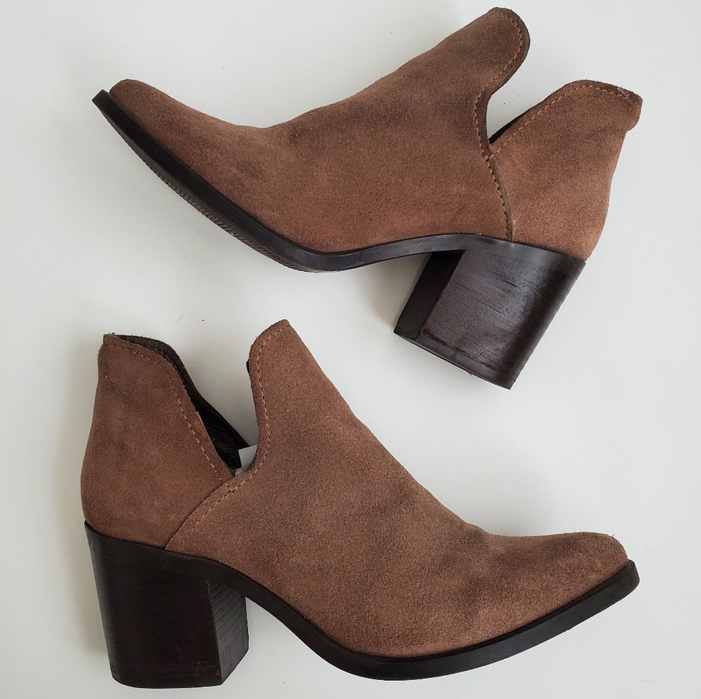 Steve Madden Prezzie Suede Bootie 9.5